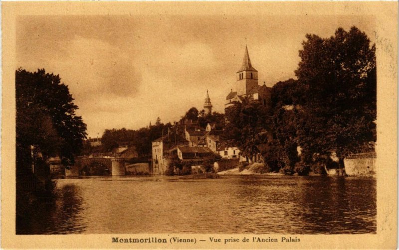 CPA Montmorillon Vue prise de l'Ancien Palais (982903)