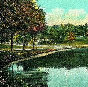 Des Moines Iowa Lake at Greenwood Park Unused UNP Vtg Postcard Hyman's News Pub 