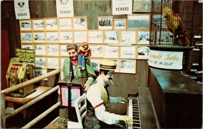Wall SD Piano Player at Wall Drug South Dakota Unused Vintage Postcard G12