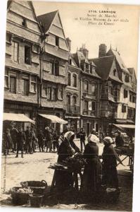 CPA AK LANNION-Scéne Marché et Vieilles Maisons-Place du Centre (230990)