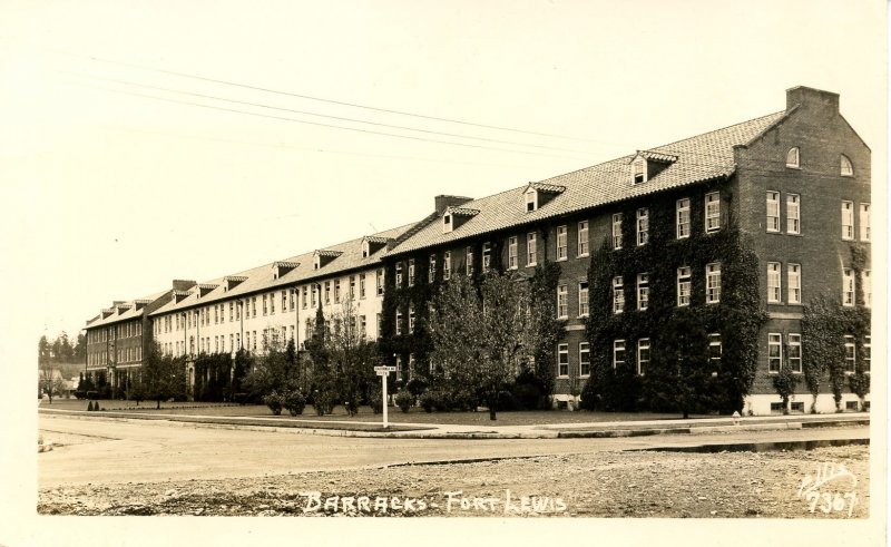 WI - Fort Lewis. Barracks     *RPPC