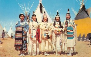 INDIAN MAIDENS Native Americana Tipis Teepees c1950s Chrome Vintage Postcard