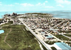 CONTINENTAL SIZE POSTCARD AERIAL VIEW OF THE TOWN OF CHURCHILL MANITOBA 1965