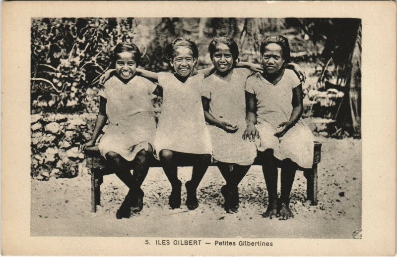 PC KIRIBATI, ILES GILBERT, PETITES GILBERINES, Vintage Postcard (b29082)