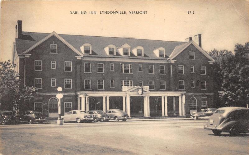 Lyndonville Vermont~Darling Inn~Classic 40s Cars~Lamppost~B&W Postcard