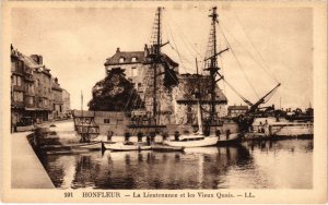 CPA Honfleur La Lieutenance et les Vieux Quais FRANCE (1285995)