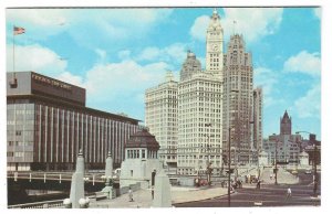 Vintage postcard, The Wacker Drive Plaza, Chicago, Illinois 