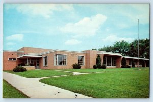 c1960 Wadsworth Ohio Postcard Overlook School Eastern Residential Area Classroom