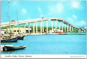 VINTAGE CONTINENTAL SIZED POSTCARD PARADISE BRIDGE AT NASSAU BAHAMAS 1970s