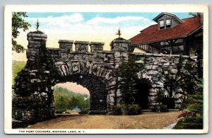 New York Postcard - Mohonk Lake - The Port Cochere