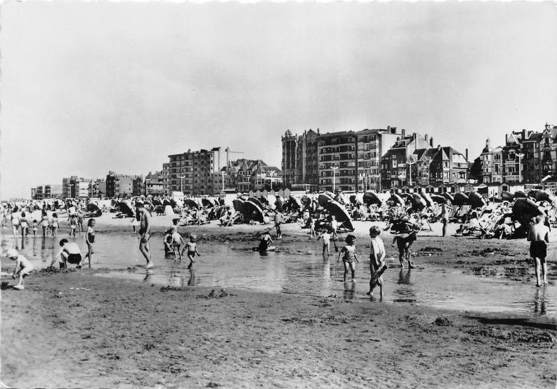 BR19692 De panne zeedijk en strand   belgium