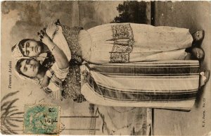 CPA AK Femmes Arabes ALGERIE (823781)