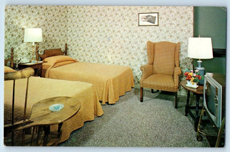 1966 Auburn Massachusetts Vintage Postcard Yankee Drummer Inn Motor House Posted