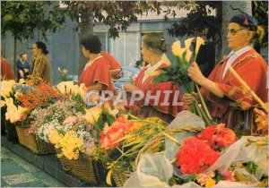 Modern Postcard Madeira vendors of flowers