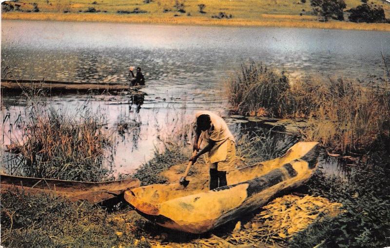 BR30053 Canoe Builder Kigezi Uganda ship bateaux Uganda 