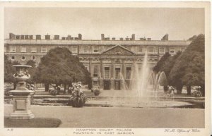 Middlesex Postcard - Hampton Court Palace - Fountain in East Garden - TZ12260