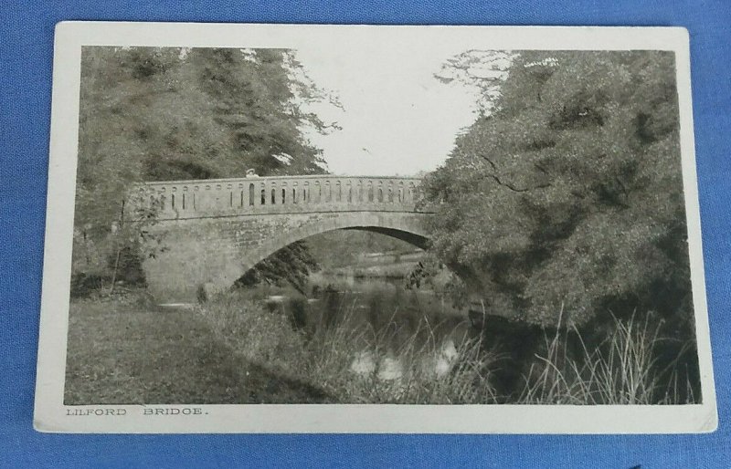 Vintage  Postcard  Lilford Bridge River Nene  Northamptonshire D1D