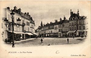 CPA AVALLON - La Place Vauban (657187)