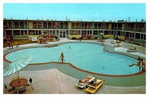 Postcard SWIMMING POOL SCENE Mason City Iowa IA AU6731