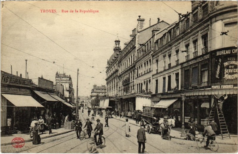 CPA TROYES - Rue de la République (71954)