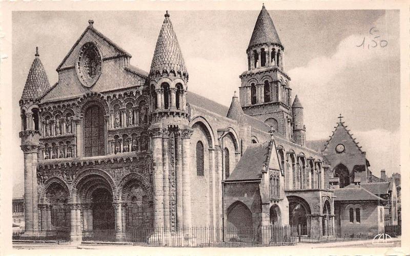 BF3969 eglise notre dame lea grande poitiers france