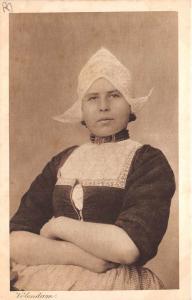 B93846 woman  volendam  folklore  types   netherlands costume