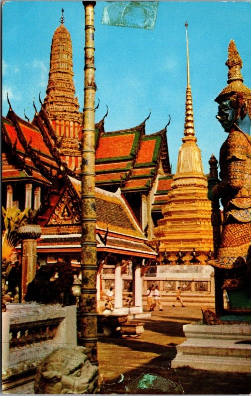 Wat Pra Keo Temple of the Emerald Buddha Bangkok Thailand Chrome Postcard L12
