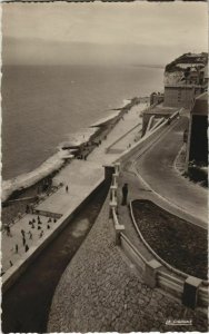 CPA AULT Esplanade et la Plage (17694)