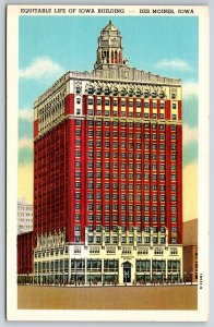 Des Moines Iowa~Equitable Life Iowa Bldg Street View~Vintage Linen Postcard