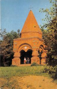 BR12753 Tourists viewing a monument of architecture Pereslavi zalessky   russia