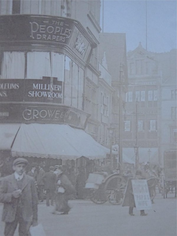 Leicester CITY CENTRE Clock Tower showing THE PEOPLES DRAPER c1905 RP Postcard