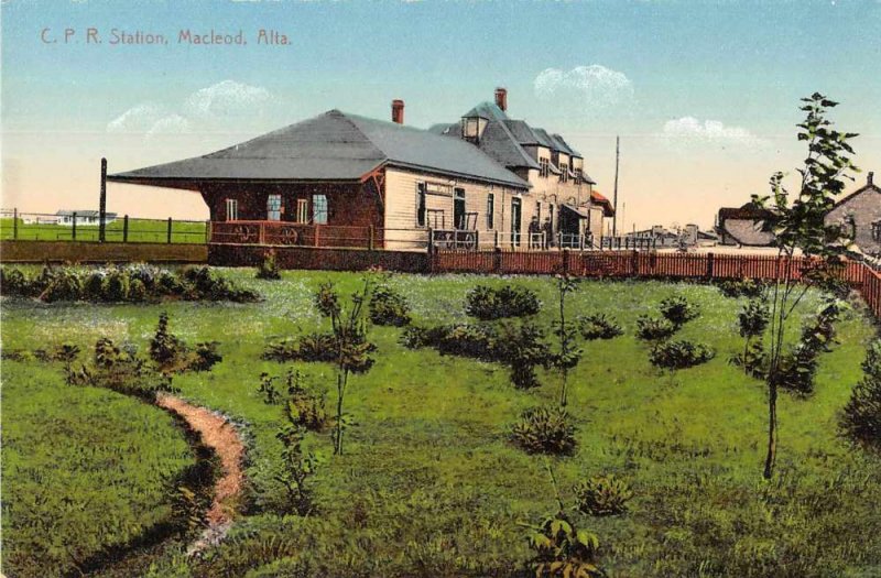 Macleod Alta Canada CRP Station Railroad Vintage Postcard AA7298