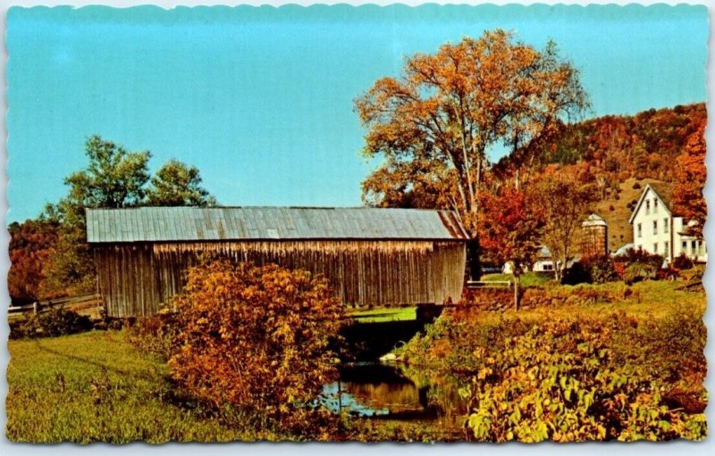 Postcard - Howe Covered Bridge, Tunbridge, Vermont, USA