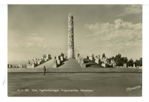 Norway - Oslo. Vigelandsanlegget, Frognerparken, Monolitten RPPC  **CS