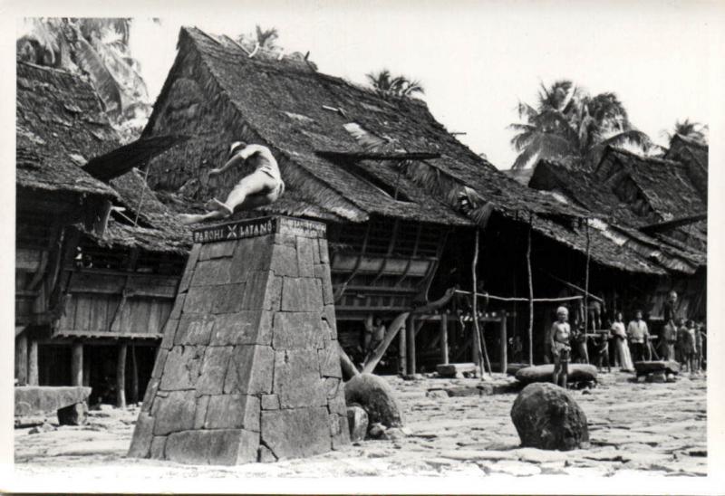 indonesia, NIAS, Real Photo Native Ceremonial Stone Jump (1930s) RP (03)