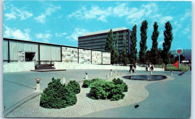 Postcard - The Corning Glass Center - Corning, New York 