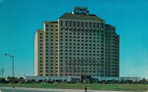 USA Shamrock Hilton Hotel Houston Texas Vintage Chrome Postcard 03.34
