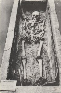 COFFIN & ROMANO-BRITISH SKELETON - Vintage POSTCARD (Photo)