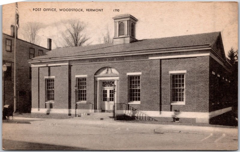 Woodstock Vermont, Post Office Building, Front View, Entrance, Vintage Postcard