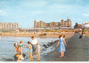 B109542 Netherlands Scheveningen Strand met Palace Hotel Beach Promenade