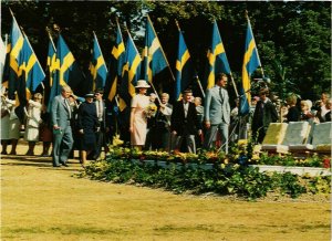 CPM AK HM King Carl XVI Gustaf and HM Queen Silvia SWEDISH ROYALTY (845837)