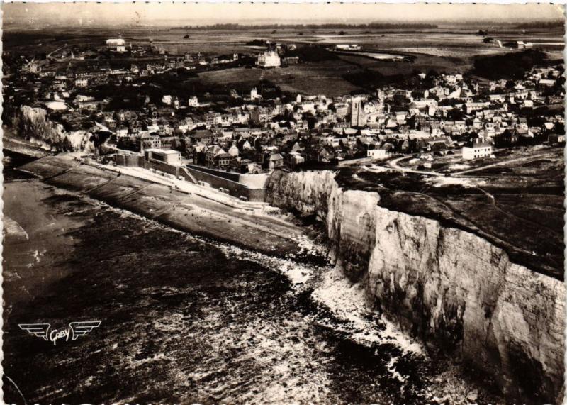 CPM AULT-ONIVAL - La Plage et les Falaises (216816)