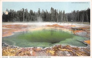 Emerald Spring Yellowstone Park, USA