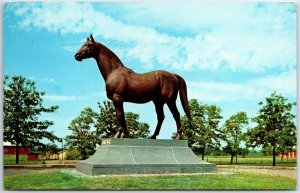 VINTAGE POSTCARD BRONZE STATUE OF MAN O' WAR RACE HORSE FARAWAY FARM LEXINGTON