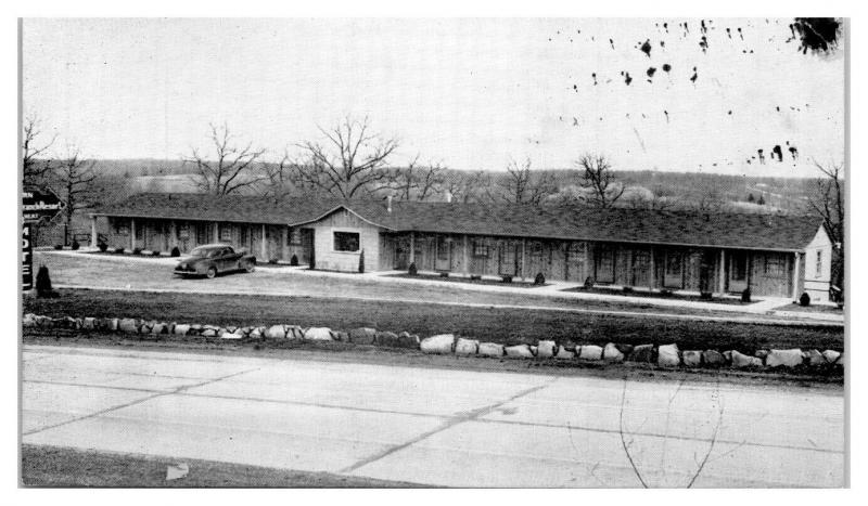 1930s/40s Motts Motel, Lake of the Ozarks, Warsaw, MO Postcard *5A