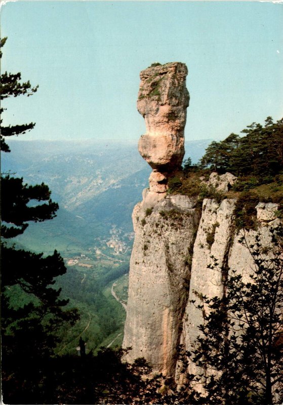 Gorges de la Jonte, Vase de Sèvres, Hotel Le Fréj Postcard