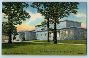 Des Moines Iowa IA Postcard Art Center Building Exterior Garden Trees Scene