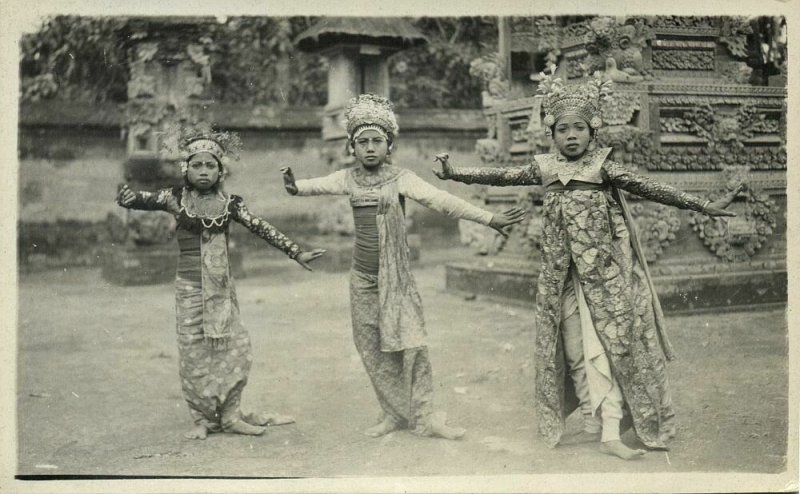 indonesia, BALI, 3 Beautiful Girls Legong Dancers (1930s) RPPC Postcard