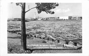 Postcard Minnesota International Falls Pulpwood Rainy  Logging lumber 23-1947