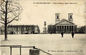 CPA LA ROCHE-sur-YON - Place d'Armes Église St-Louis (297814)